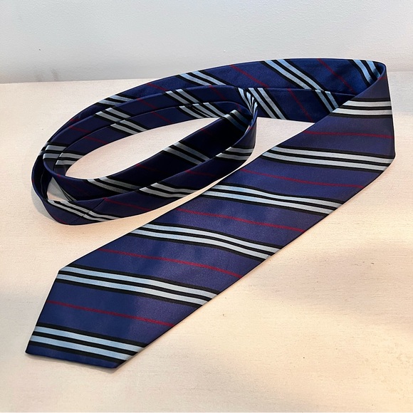 BURBERRY London 100% Silk Navy Blue Black Red Diagonal Stripe Tie Made in Italy - Picture 9 of 16